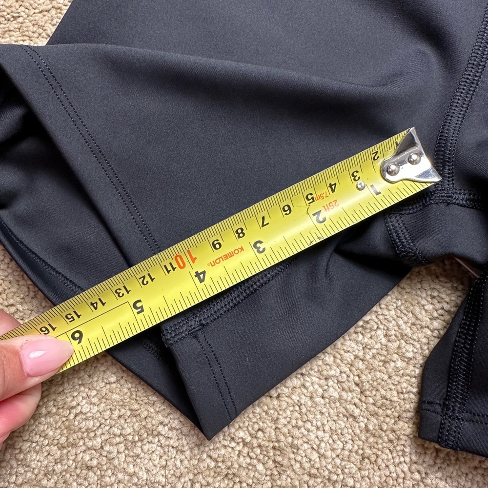 NWT Alo Yoga Airlift Energy Short - 5” Biker Short - XS Black - Picture 4 of 4